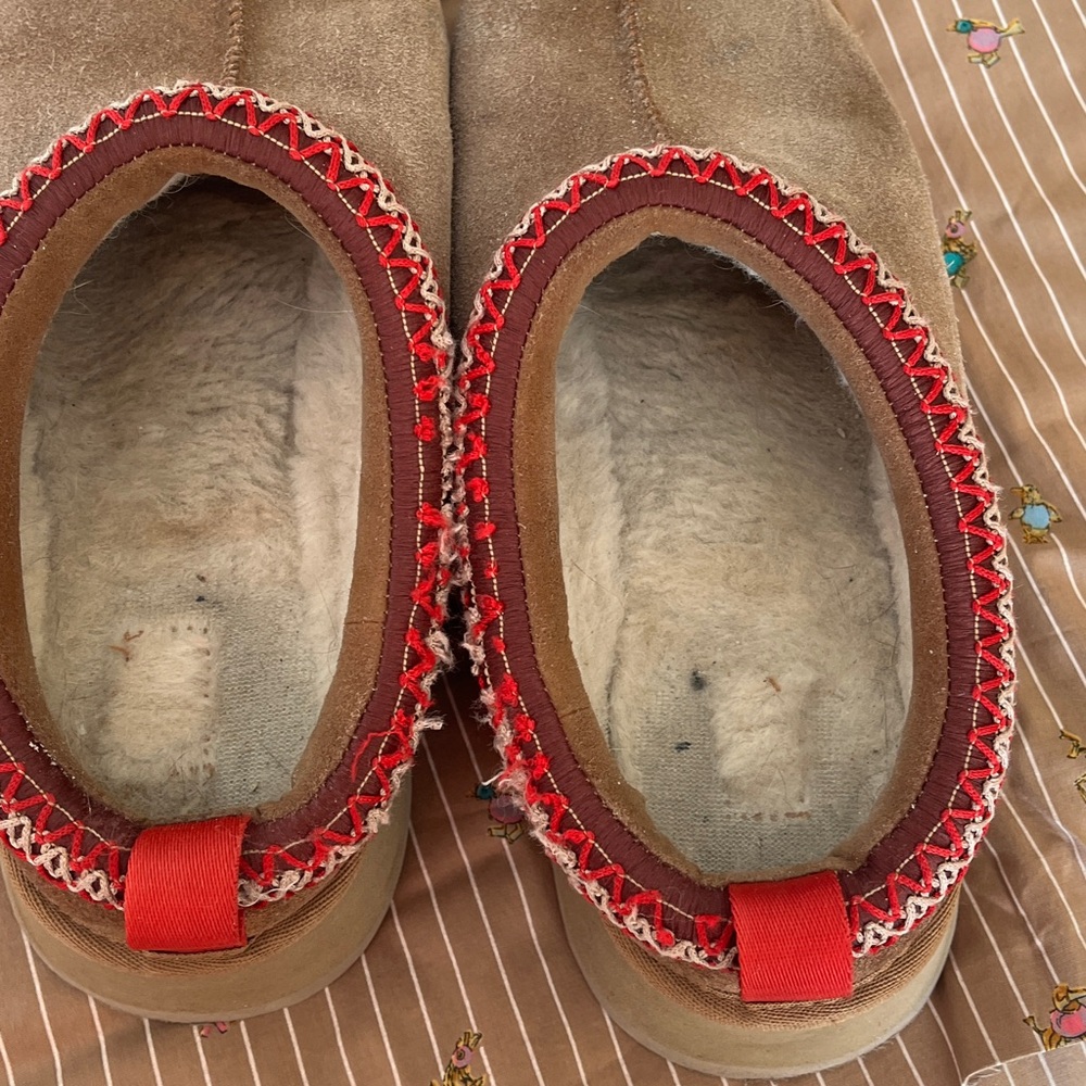 UGG Men's Tan Indoor Outdoor Slippers with Red Accent - Picture 5 of 7
